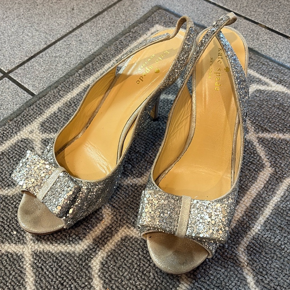 Kate Spade Sz 8.5 Metallic Silver Glitter Sequin Slingback Heels